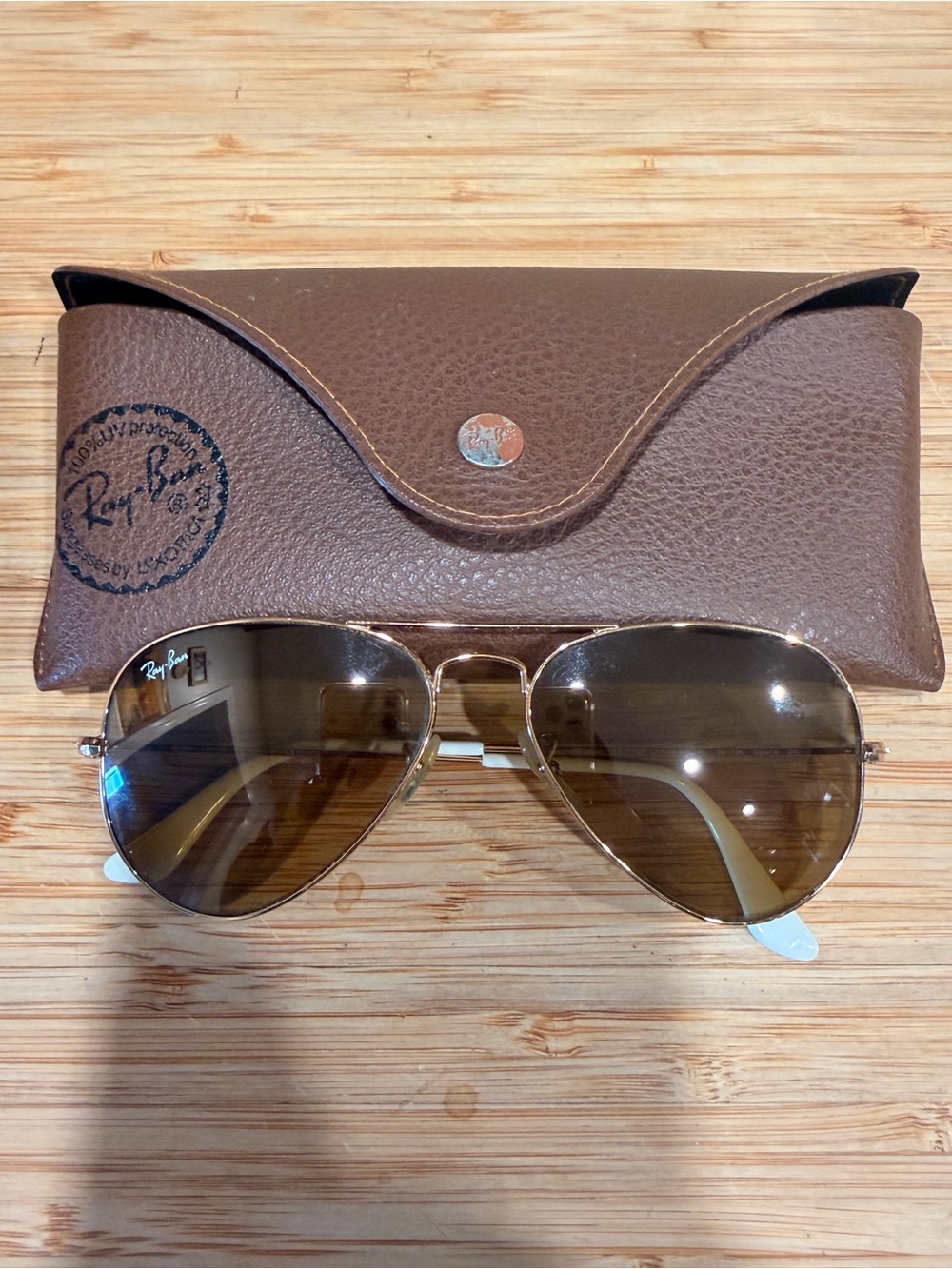 Ray-Ban Aviator Sunglasses with Brown Case - Brown Lenses